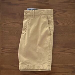 Tommy Hilfiger Brooklyn Stretch Flat-Front Shorts in Classic Khaki, 31” Waist